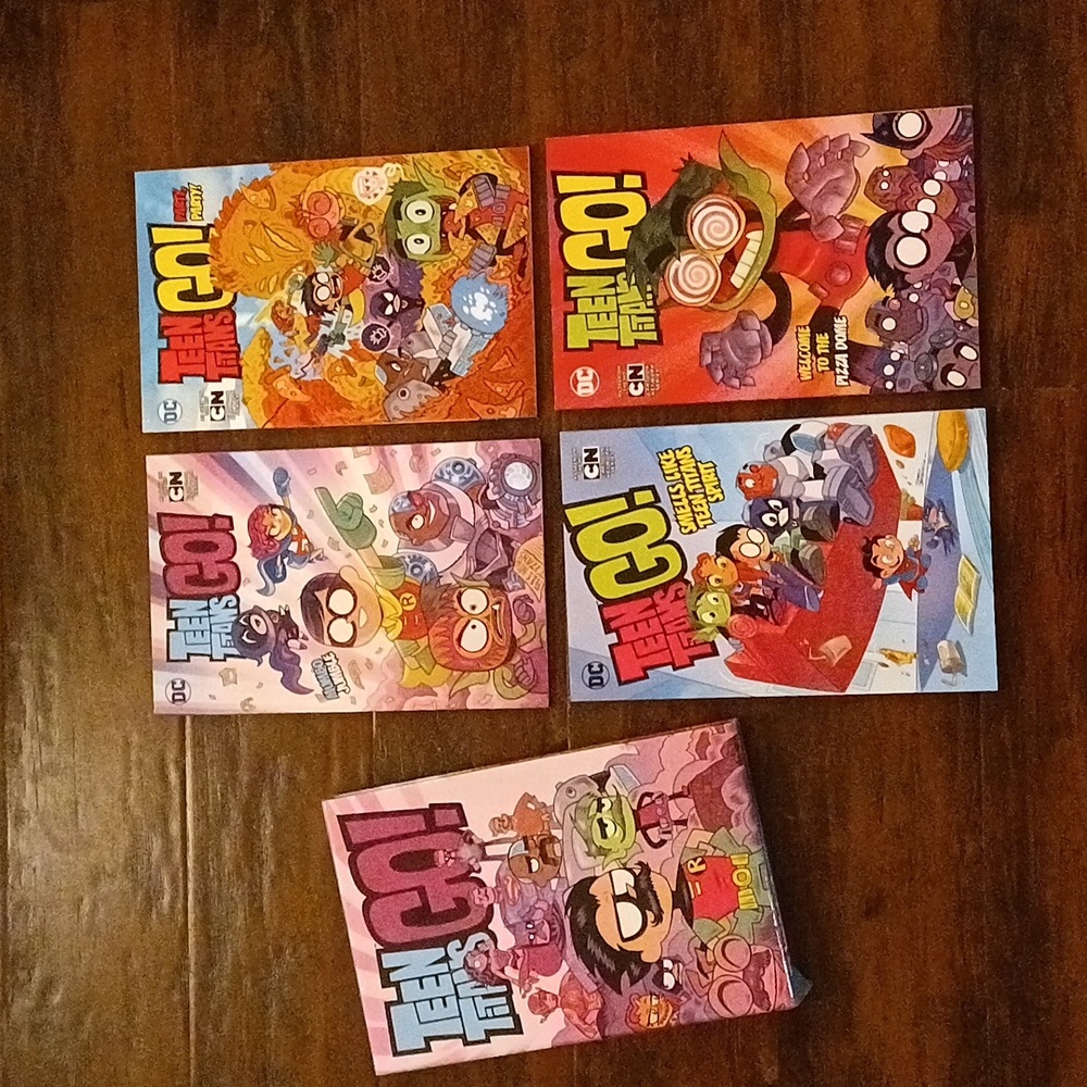 NWT 4 Teen Titans Books Graphic Novel Comics Go Set with Box Holder